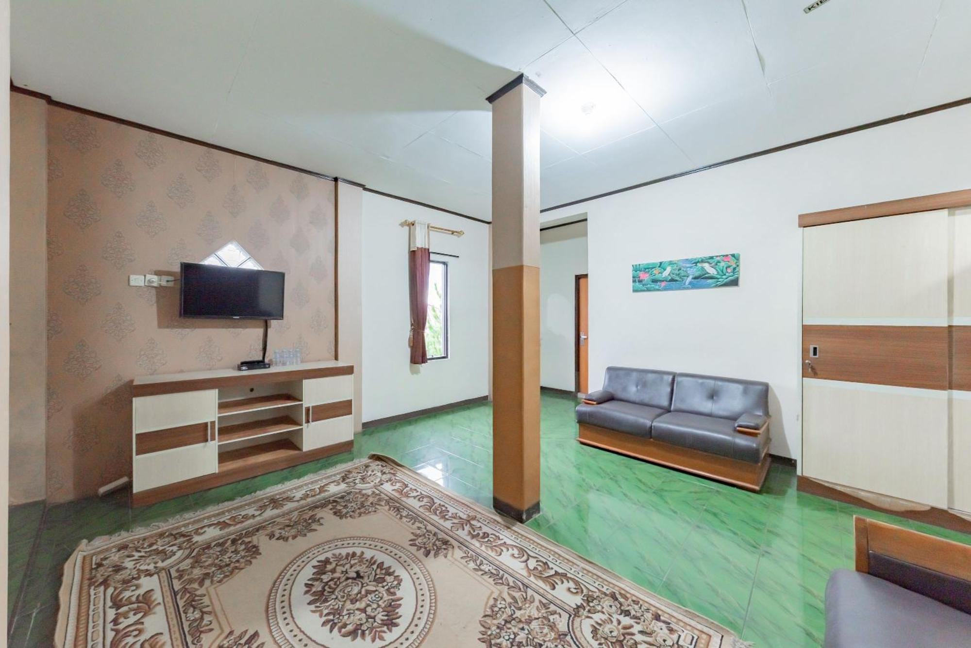 מלון Reddoorz Near Cikole למבאנג מראה חיצוני תמונה